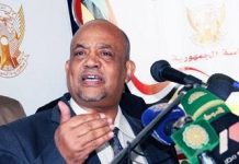 كمال عمر يدعو حزبه لفض الشراكة والإنحياز للشارع ويتهم رئيس الوزراء بالفشل