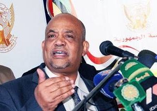 كمال عمر يدعو حزبه لفض الشراكة والإنحياز للشارع ويتهم رئيس الوزراء بالفشل