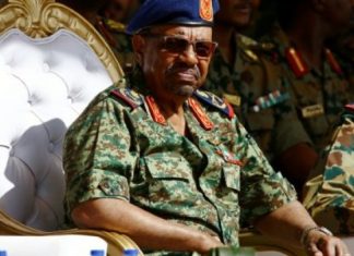 البشير يتوعد المضاربين في العملة بمزيد من القرارات الإقتصادية