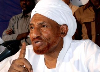 الصادق المهدي يتحدى السلطات بالعودة ويرفض تهديدات البشير