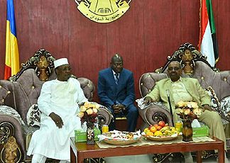 الرئيسان “البشير” و”ديبي” يشهدان بالجنينة مؤتمر تنمية وتطوير حدود البلدين