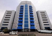 محافظ المركزي يقيل مساعديه الأربعة ويلغي وظائفهم