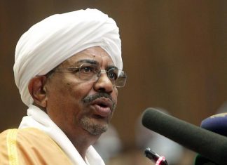 البشير يبدأ مشاورات لإجراء تعديل وزاري يشمل حقائب أساسية