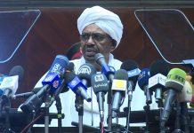 البشير : لن نسمح مطلقاً الجمع بين العمل العسكري والسياسي ضد الدولة