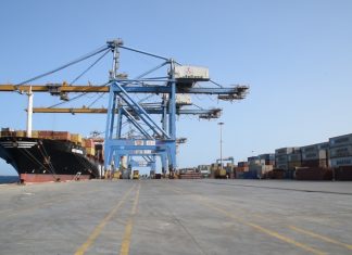 البرلمان السوداني يستدعي وزير النقل بشأن عطاءات تشغيل الموانئ