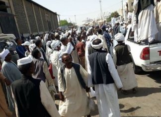 والي البحر الأحمر يحل جمعية عمال الشحن والتفريغ ويتهم قياداتها بالفساد