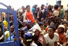 توقيف عصابة تعمل في الإتجار بالبشر وتحرير مئات المحتجزين بغرض التهريب