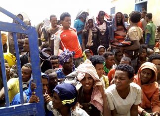 توقيف عصابة تعمل في الإتجار بالبشر وتحرير مئات المحتجزين بغرض التهريب