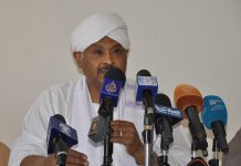 مبارك الفاضل : أشخاص بـ”الوطني” وراء الأزمة الإقتصادية لإيذاء الحكومة