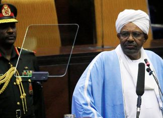 البشير يصدر مرسومين جمهوريين