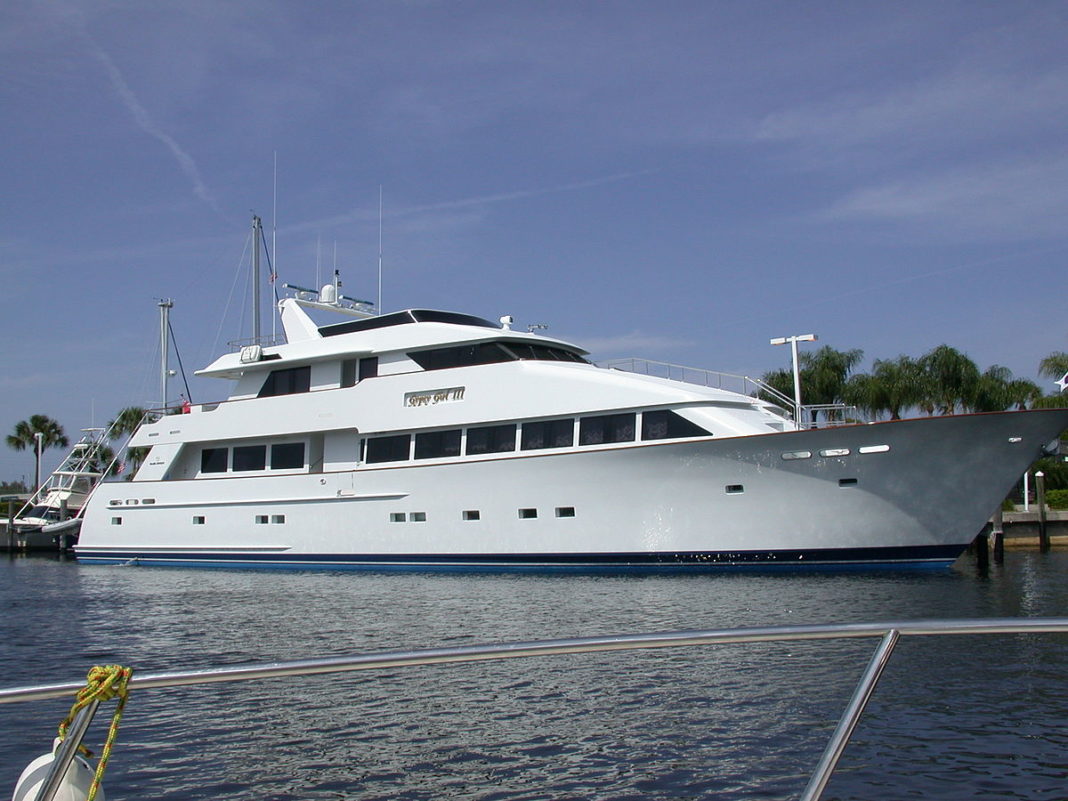 1200px-Motor_yacht_Gypsy_Girl_III