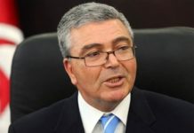 وزير الدفاع الوطني يجري لقاءات مع سفيري السعودية وقطر بتونس