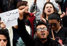 الحكومة تبحث عن حلول عاجلة لوقف الاحتجاجات