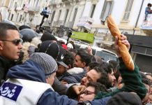 اقرار إجراءات اجتماعية لاحتواء الاحتجاجات