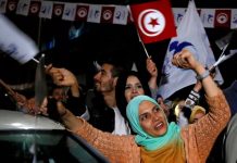 أنصار النهضة يحتفلون بالفوز في الانتخابات البلدية