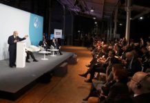 السبسي يدافع عن خيار التونسيين في الديمقراطية وحرية الصحافة والتعبير