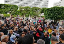 وقفة احتجاجية ضد تعيين اليهودي روني الطرابلسي وزيرا للسياحة