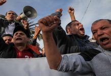 المهن الحرة تضغط لإسقاط قانون المالية