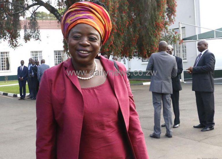 Shutdown forces minister to cancel meeting with unions over wages