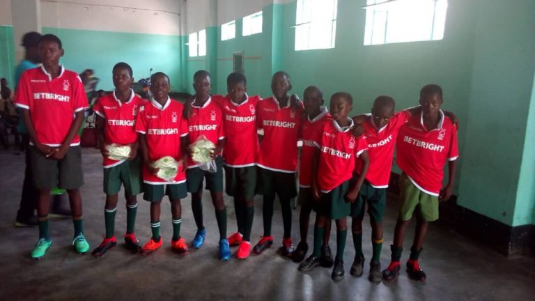 Darikwa delivers football kits to youngsters in Kotwa