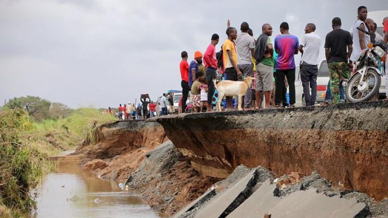 Cyclone Idai: Mozambique buries 158 Zimbabweans