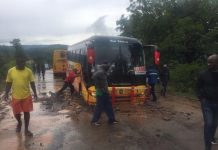 CycloneIdai- Police rescue teams stuck