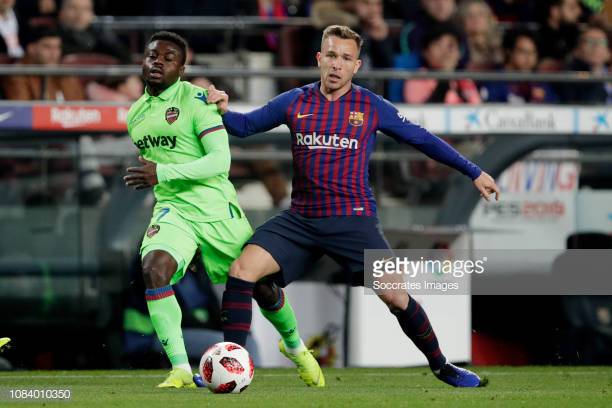 Simon-of-Levante-left-against-Arthur-of-FC-Barcelona
