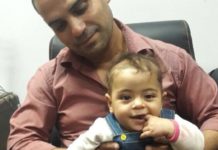 التدخل السريع يتسلم طفلا من النيابة تركته سيدة لدى عيادة وهربت