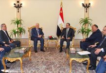 السيسي لأبو مازن : مستمرون وبقوة في دعم القضية الفلسطينية