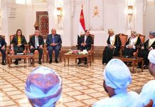 السيسي يلتقى مجموعة من رجال الاعمال العمانيين