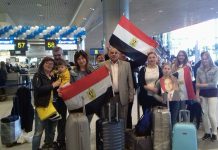 اول طائرة مصرية تصل روسيا بعد انقطاع دام اكثر من عامين