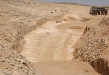 اكتشاف نظام نقل الكتل الحجرية من المحاجر في عصر الملك خوفو ” صور “