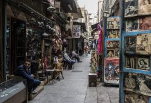 الركود يضرب أسواق الحلوى قبل المولد النبوي