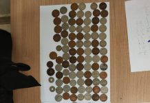 ضبط 324 عملة معدنية أثرية بمطار القاهرة الجوي