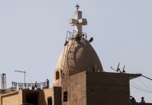 حارس كنيسة يقتل مسيحيين اثنين في المنيا
