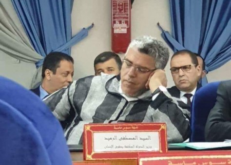 اثناء مناقشة إشكالات التنمية في جهة سوس.. الوزير الرميد يغط في نوم عميق