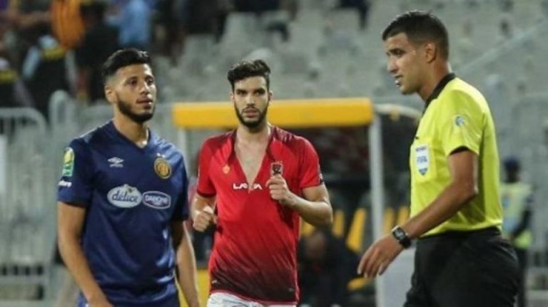 بعد تمزيق قميصه قرار بايقاف المغربي أزارو مباراتين