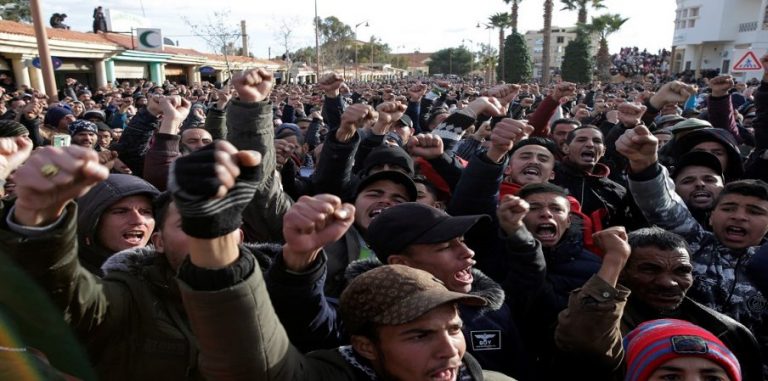 احتجاجات الطلبة تتواصل لليوم الثاني ضدّ التوقيت الصيفي