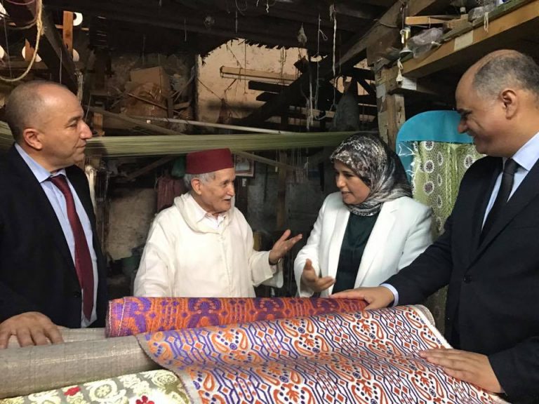 “بروكار” فاس.. تراث قديم مهدد بالاندثار والوزاني يقاوم لبقائه