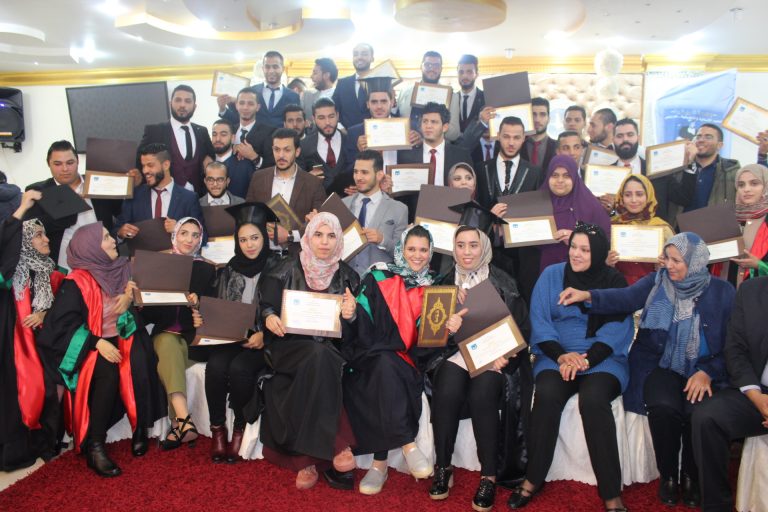 طلبة موقوفون عن الدراسة ينتظرون تدخّل السلطات المغربية
