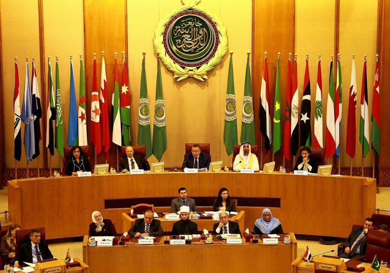 مشادّة كلاميّة في البرلمان العربي حول مظاهرات السترات الصفراء