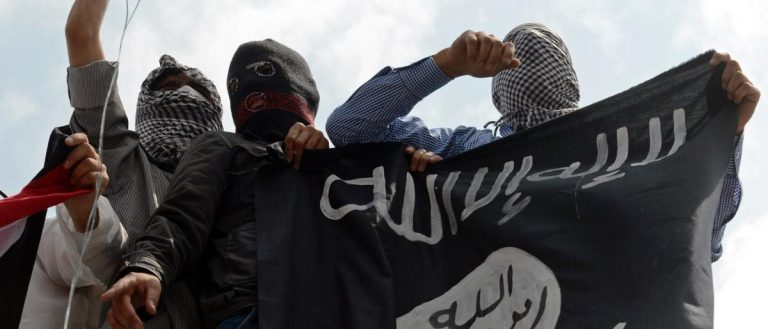 ذابحوا السائحتين يبايعون داعش في فيديو