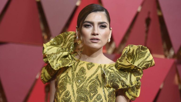 سائق تاكسي مغربي يذهل نجمة أميركية بمبادرة انسانية
