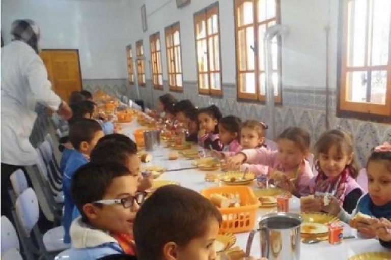 مدرسة تزود بدقيق فاسد  لإطعام التلاميذ