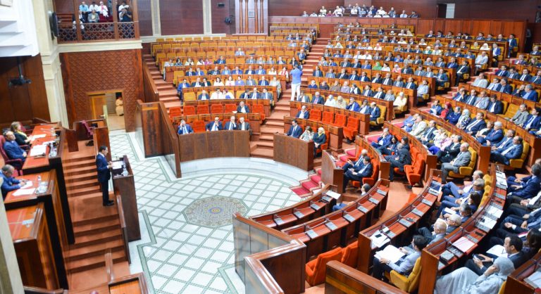خلاف بين أكبر حزبين في الحكومة بسبب البرامج الاجتماعية