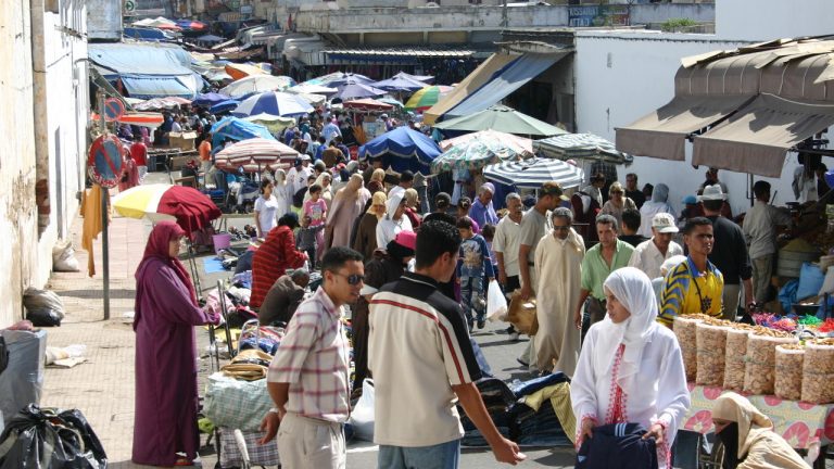 الطبقة المتوسطة هي صمام الأمان والحكومة تعد بدعمها
