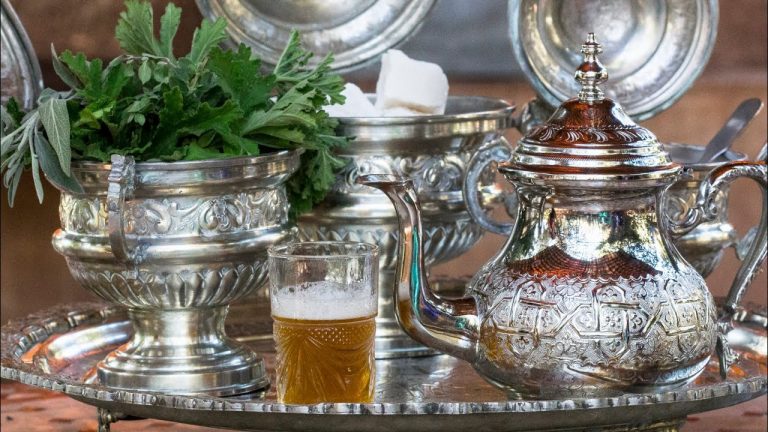تفاصيل صناعة إبريق شاي بـ20 ألف دولار…