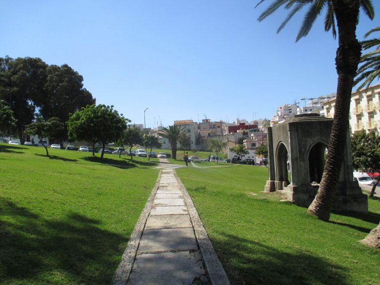 طنجة : حديقة تاريخية تتحول إلى مرآب للسيارات