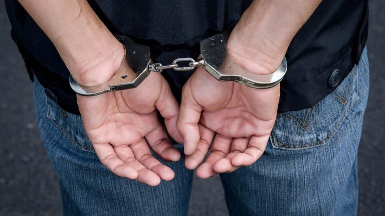 توقيف مشتبه بهم في حيازة كمية كبيرة من الذهب