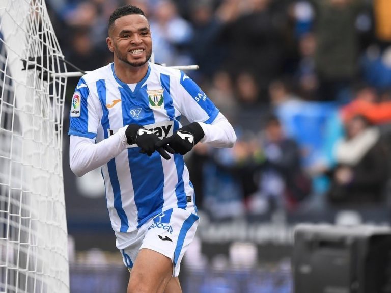 النصيري ينافس ميسي على جائزة أفضل لاعب